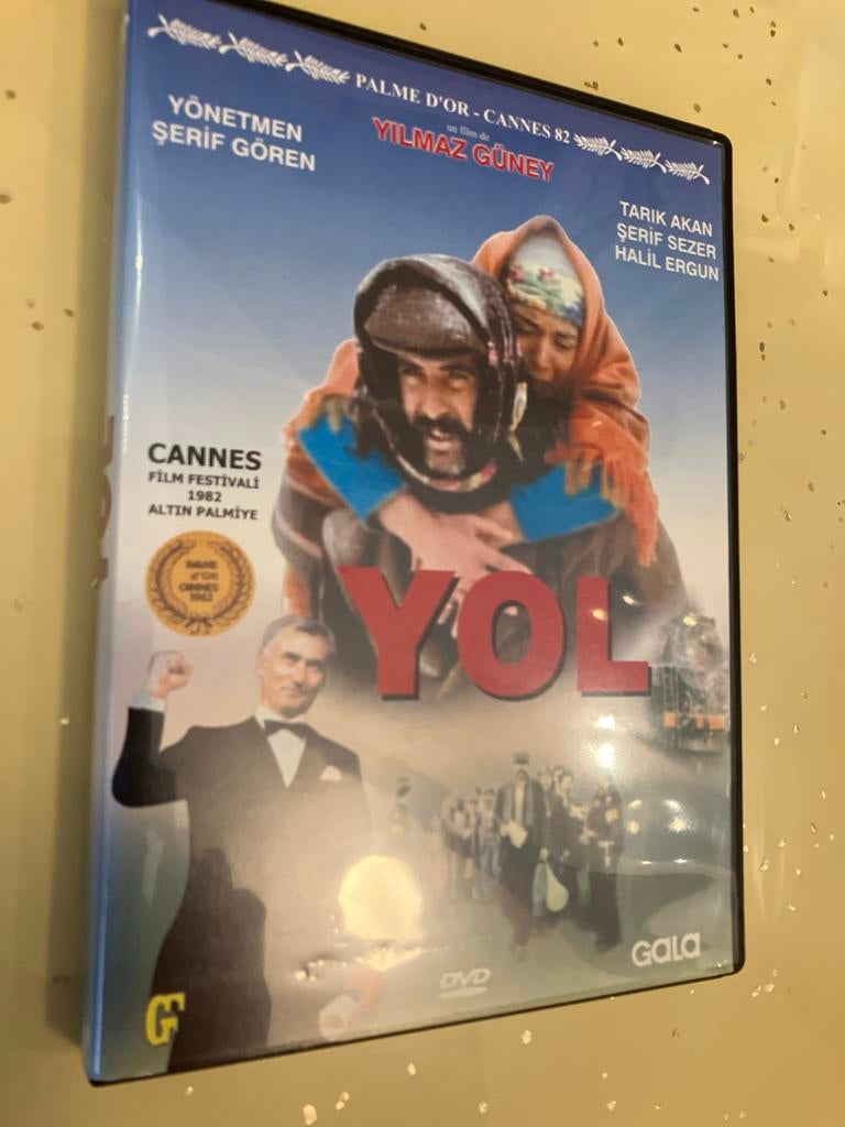 Yol - Yilmaz Güney DVD - Zo goed als nieuw, Alle leeftijden, Ophalen of Verzenden, Zo goed als nieuw, Overige typen