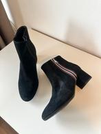 Manfield enkellaarsjes maat 39 zwart suède, Kleding | Dames, Schoenen, Ophalen of Verzenden, Zo goed als nieuw, Zwart
