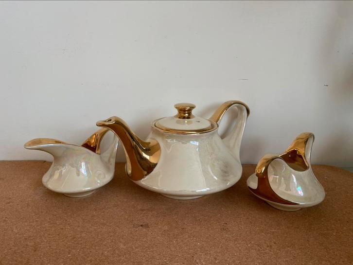 Vintage Porselein Thee set met parelmoer en 22 karaat goud, Antiek en Kunst, Antiek | Servies compleet, Ophalen of Verzenden