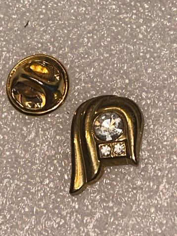 Figuurtje pin beschikbaar voor biedingen