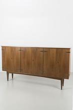 Hoog vintage dressoir met messing scharnieren MEGA SALE, Ophalen, Vintage, Overige houtsoorten, Gebruikt