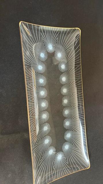 Vintage glazen schaal met decoratie beschikbaar voor biedingen