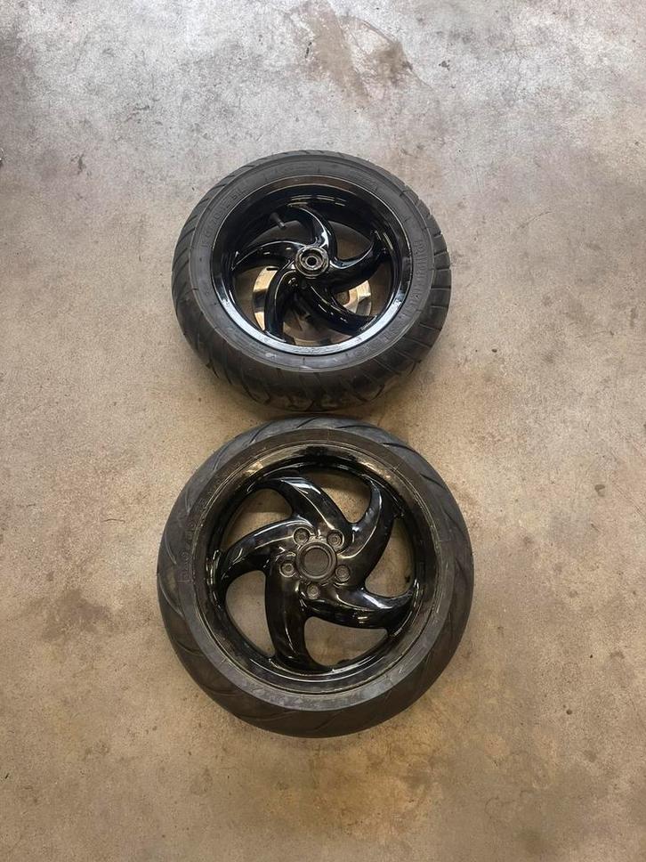 Gilera runner DD wielen set velgen nieuwe banden remschijf, Motoren, Tuning en Styling, Ophalen of Verzenden