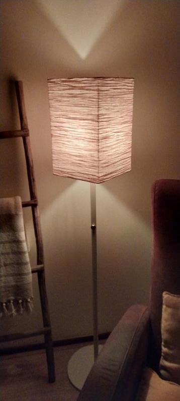staande lamp (dimbaar) beschikbaar voor biedingen