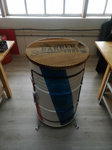 Unieke barber kastje beschikbaar voor biedingen