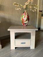 Bijzettafel of nachtkastje, Vierkant, Zo goed als nieuw, Hout, Ophalen