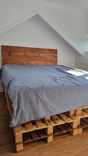 Palletbed voor 160x200 incl hoofdbord en verlichting beschikbaar voor biedingen