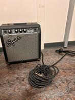 Squier Frontman 10G Gitaarversterker + accessoires, Muziek en Instrumenten, Versterkers | Bas en Gitaar, Ophalen, Zo goed als nieuw