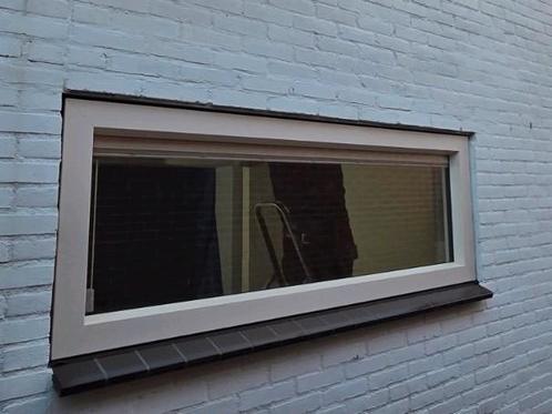 Kunstof raam creme houtnerf met luxaflex in het glas, Doe-het-zelf en Verbouw, Kozijnen en Schuifpuien, Zo goed als nieuw, Raamkozijn