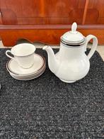 Tea set - Very  English Royal Doulton - leaving Netherlands, Ophalen