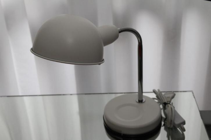 Witte burolamp, Huis en Inrichting, Lampen | Tafellampen, Zo goed als nieuw, Minder dan 50 cm, Metaal, Ophalen