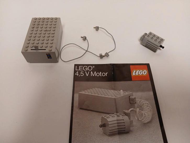 Vintage lego 4,5 volt motor met afstandsbediening en kabels, Kinderen en Baby's, Speelgoed | Duplo en Lego, Zo goed als nieuw