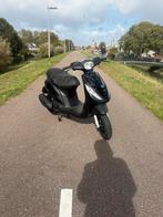 Piaggio zip 4 takt injectie, Fietsen en Brommers, Scooters | Piaggio, Ophalen of Verzenden, Zo goed als nieuw, Benzine, Zip
