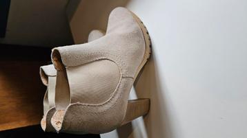 Enkel laarsjes  beschikbaar voor biedingen