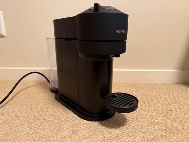 Nespresso Vertuo Next Koffiemachine, Witgoed en Apparatuur, Koffiezetapparaten, Zo goed als nieuw, Koffiepads en cups, Koffiemachine