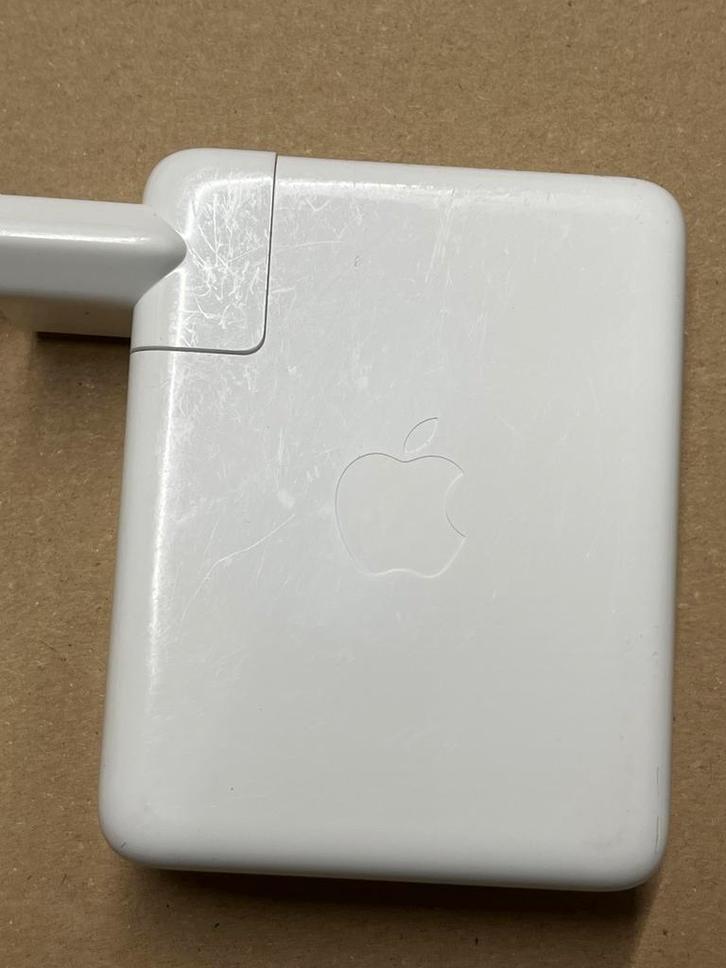 Apple 140W USB-C Power Adapter - Gebruikt, Computers en Software, Laptop-opladers, Gebruikt, Ophalen of Verzenden