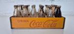 Vintage, houten, mini Coca-Cola kratje met glazen flesjes, Ophalen of Verzenden, Gebruikt, Overige typen