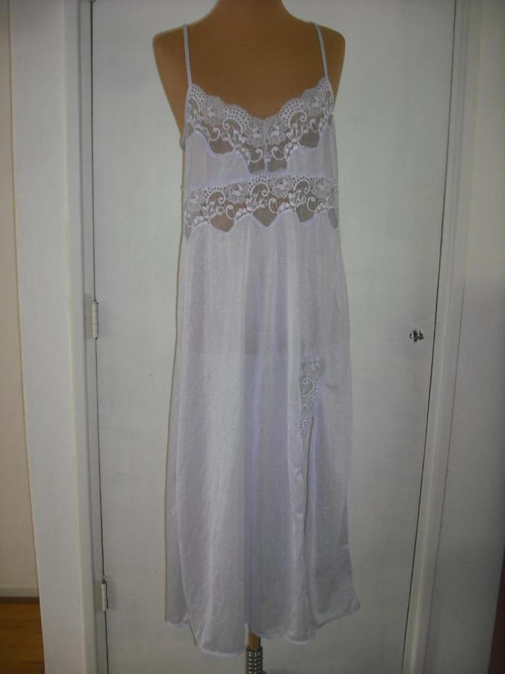 lang nachthemd / neglige maat small, Kleding | Dames, Ondergoed en Lingerie, Nachtkleding, Overige kleuren, Verzenden