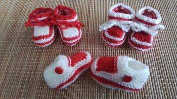 Poppenkleertjes  Handgebreide  POPPENSLOFJES  voetje  6 cm beschikbaar voor biedingen