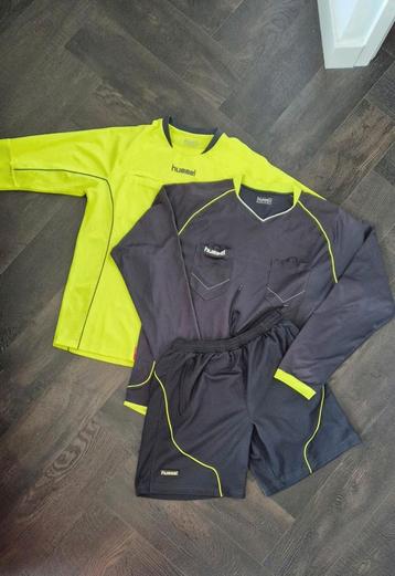 Scheidsrechters outfit. Hummel. Maat L en extra Xl trui.  beschikbaar voor biedingen