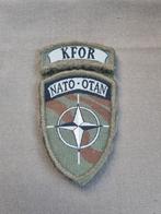 Mouwembleem KFOR NATO  - OTAN (2 DELIG), Verzamelen, Militaria | Algemeen, Embleem of Badge, Nederland, Ophalen of Verzenden, Landmacht