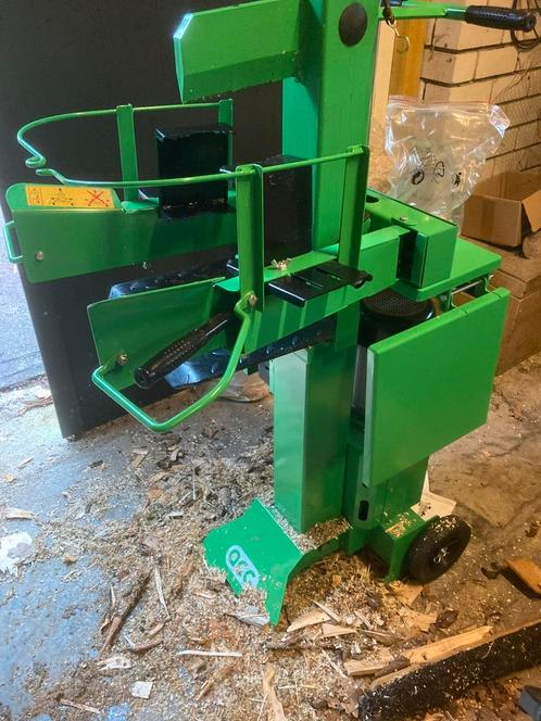 Te huur kloofmachine, Tuin en Terras, Kloofmachines, Zo goed als nieuw, Liggend, Elektrisch, Ophalen of Verzenden