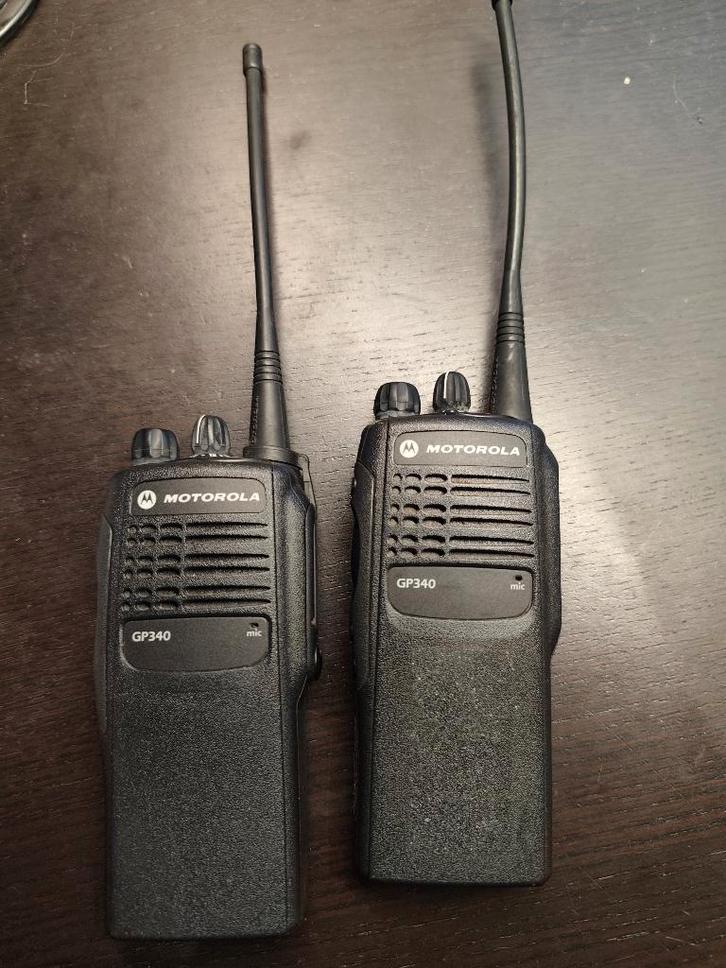 Motorola GP 340 UHF setje - Met nieuwe accu's -, Telecommunicatie, Portofoons en Walkie-talkies, Gebruikt, Portofoon of Walkie-talkie
