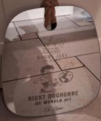 Leuke spiegel met afbeelding Kick Duchenne de wereld uit, Huis en Inrichting, Woonaccessoires | Spiegels, Ophalen, Minder dan 50 cm