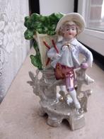 Antiek beeldje-vaasje Jonge man genummerd, Antiek en Kunst, Antiek | Porselein, Ophalen