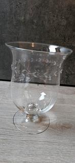 Vintage glazen schaal op voet met bloemmotief, Antiek en Kunst, Antiek | Glas en Kristal, Ophalen