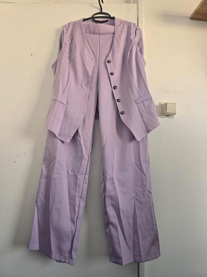 2-delig Dameskostuum Maat M, Kleding | Dames, Jasjes, Kostuums en Pakken, Nieuw, Kostuum of Pak, Maat 38/40 (M), Paars, Ophalen of Verzenden
