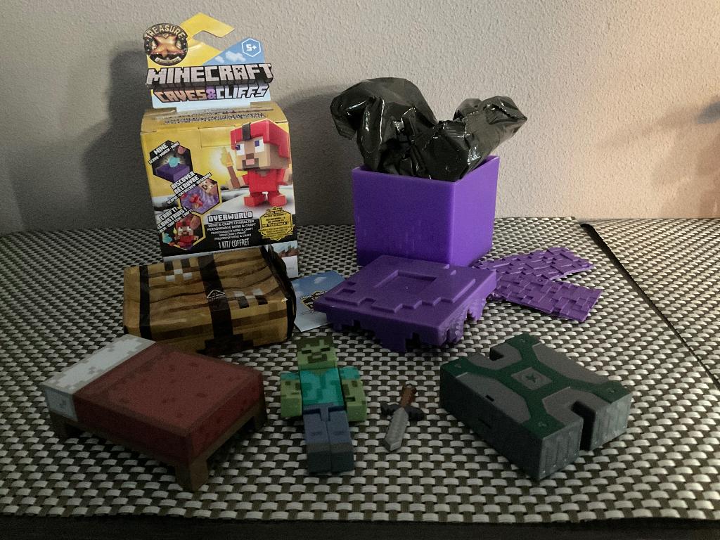 Treasure X Minecraft Caves & Cliffs Overworld + Extra, Ophalen, Zo goed als nieuw