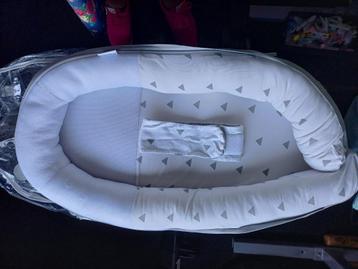 Doomoo baby nestje (zo goed als nieuw) beschikbaar voor biedingen
