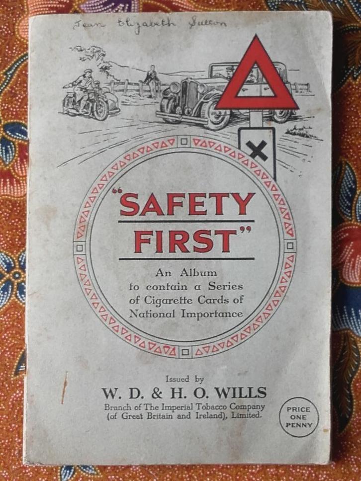 Album uit Engeland met sigarettenplaatjes van veilig verkeer, Antiek en Kunst, Antiek | Woonaccessoires, Ophalen of Verzenden