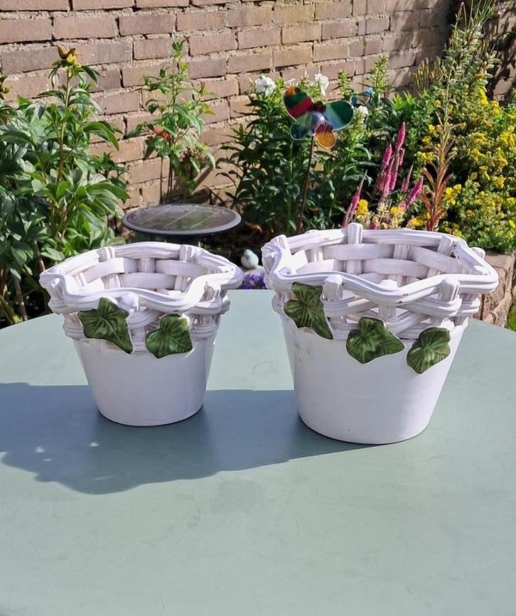 Witte planten potten met gevlochten rand., Tuin en Terras, Bloempotten, Gebruikt, Aardewerk, Binnen, Minder dan 40 cm, Minder dan 25 cm