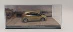 #60 Ford Ka James bond auto met boekje, Hobby en Vrije tijd, Modelauto's | 1:43, Verzenden, Nieuw, Auto, Universal Hobbies