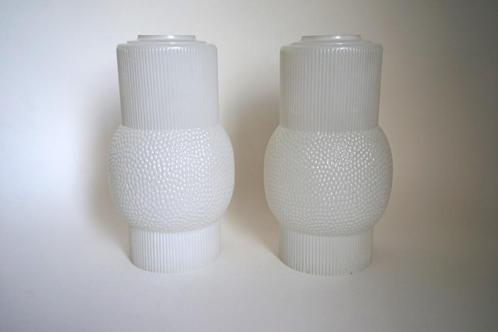 vintage midcentury lampenkap 2x wit glas reliëf patroon, Huis en Inrichting, Lampen | Lampenkappen, Gebruikt, Minder dan 25 cm