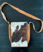 Mooie suède schoudertas met koeienhuid klep, Overige merken, Gebruikt, Bruin, Ophalen of Verzenden