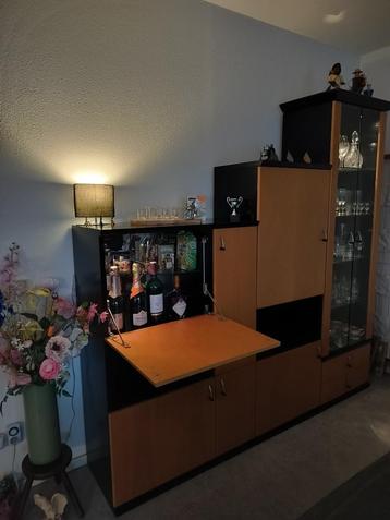 Wandmeubel beschikbaar voor biedingen