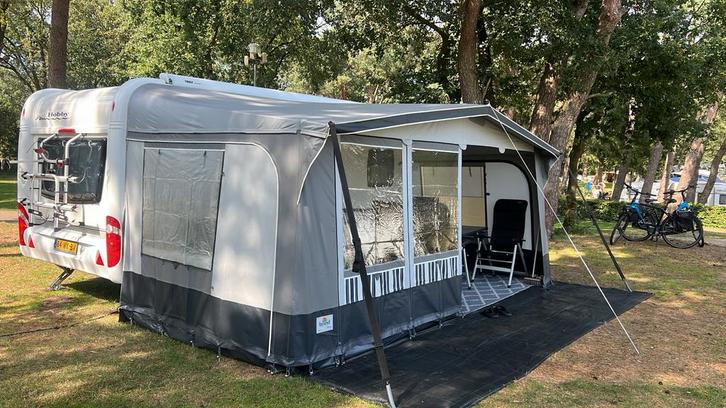 Hobby UFE 495 met 2x voortent en Casseteluifel +Mover, Caravans en Kamperen, Caravans, Bedrijf, tot en met 4, 1250 - 1500 kg, Rondzit