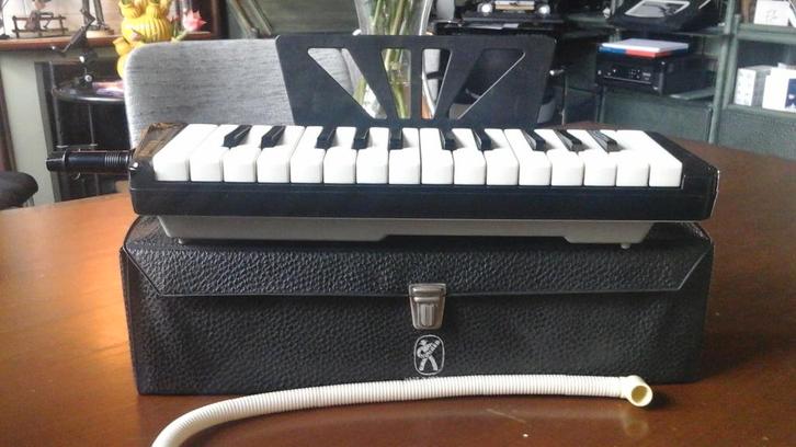 originele Hohner melodica 26 / halve prijs, Muziek en Instrumenten, Blaasinstrumenten | Overige, Zo goed als nieuw, Houtblazer