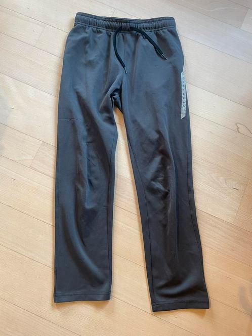 Sportieve grijze jongens broek maat 146/152, Kinderen en Baby's, Kinderkleding | Maat 146, Gebruikt, Jongen, Broek, Ophalen of Verzenden