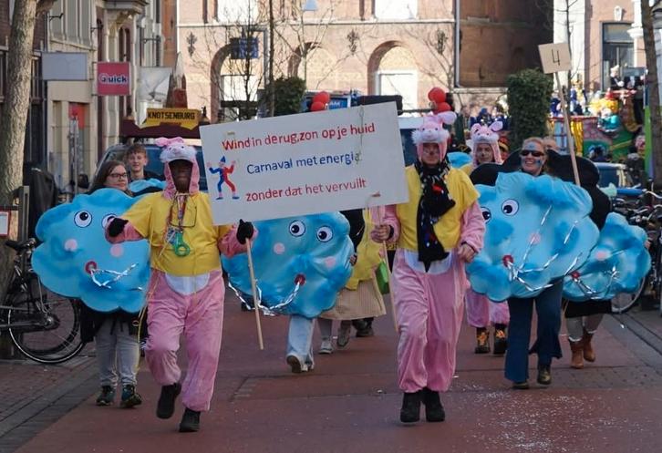 Grote loopgroep - energie - zonnen en wolken, Kleding | Dames, Carnavalskleding en Feestkleding, Zo goed als nieuw, Carnaval, Ophalen