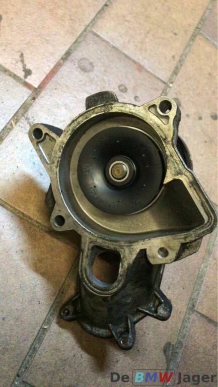 Koelvloeistofpomp  BMW 5-serie Touring E39 11512354055, Auto-onderdelen, Motor en Toebehoren, BMW, Gebruikt, Ophalen of Verzenden