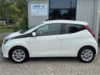 Toyota Aygo 1.0 VVT-i x-play|CARPLAY|CAMERA|LED|LM|NAP|RIJKL, Auto's, Voorwielaandrijving, Stof, Gebruikt, Euro 6