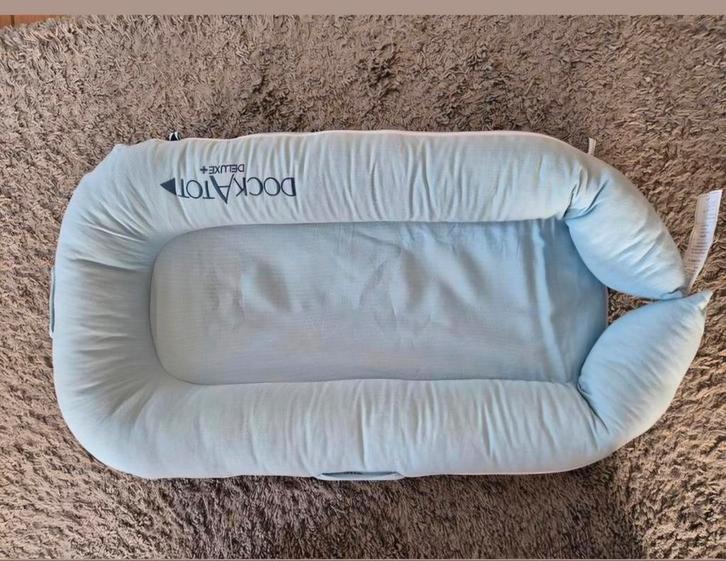 DockATot Deluxe+ babynestje met 2 hoezen, Kinderen en Baby's, Babywiegjes en Ledikanten, Zo goed als nieuw, Ophalen