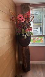 Bloempot met kunstbloemen op houten pilaar, Ophalen, Zo goed als nieuw