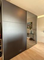 Kledingkast met schuifdeur en spiegelwand – 250x236x68 cm, Huis en Inrichting, Kasten | Kledingkasten, Ophalen, Zo goed als nieuw