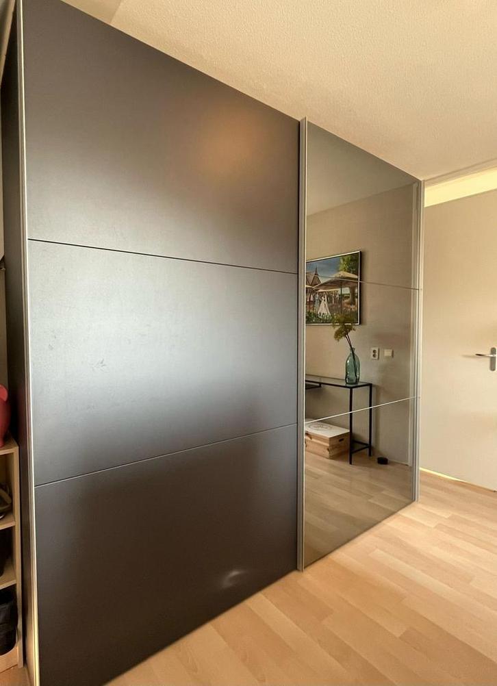 Kledingkast met schuifdeur en spiegelwand – 250x236x68 cm, Huis en Inrichting, Kasten | Kledingkasten, Zo goed als nieuw, 200 cm of meer