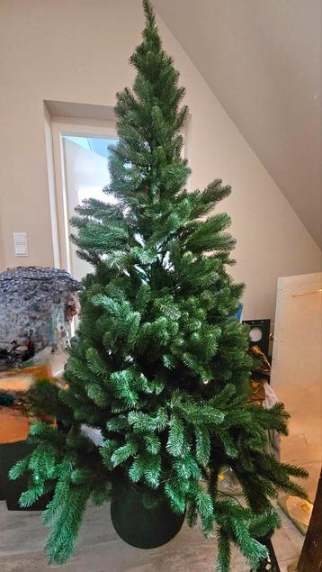 Erg mooie Kerstboom 220cm beschikbaar voor biedingen